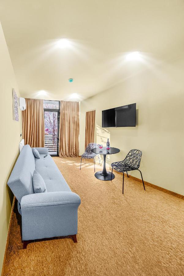 Lalo Hotel อบาสตูมานิ ภายนอก รูปภาพ